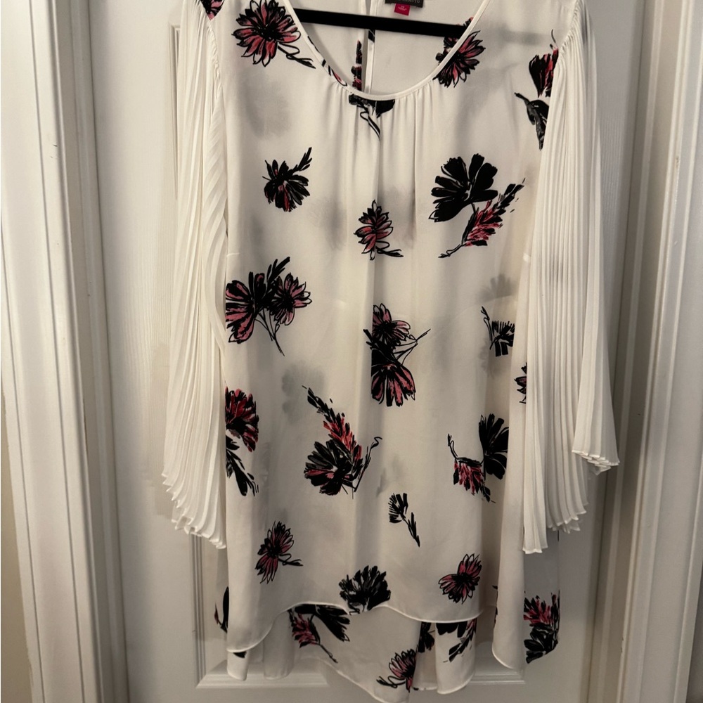 Vince Camuto White Cream Bell Sleeve Blouse - NWOT